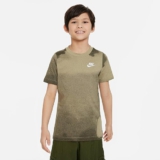 Nike Unisex K NSW Tee Club SESONL WSH AOP T-Shirt, NEUTRAL Olive/Cargo Khaki/White